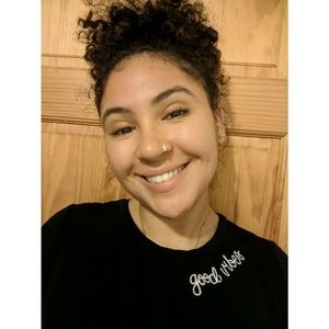 Meet your Posher, Clarissa